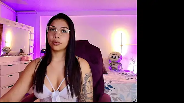 Snapshot of kloe28 chatting on October 30, 2025, 4:11 am kloe28 online show from October 30, 2025, 4:11 am