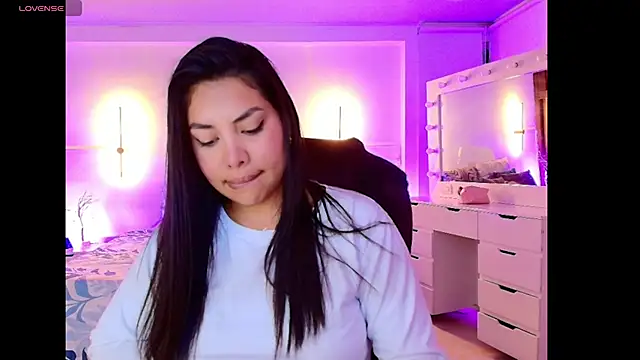 Snapshot of kloe28 chatting on November 11, 2025, 3:45 am kloe28 online show from November 11, 2025, 3:45 am