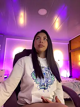 Snapshot of kloe28 chatting on September 29, 2025, 3:46 am kloe28 online show from September 29, 2025, 3:46 am