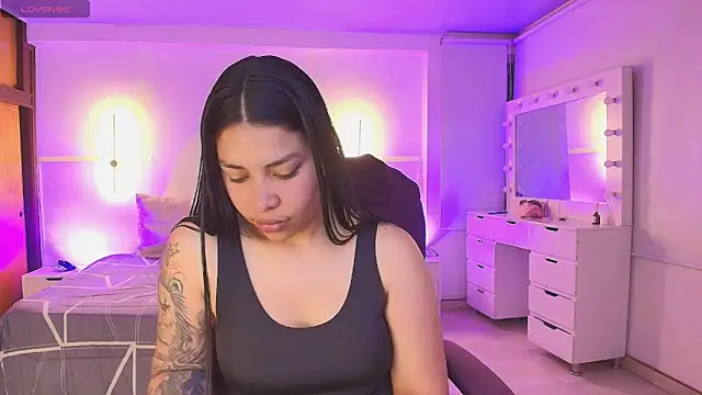 kloe28 online show from April 10, 2026, 3:46 am