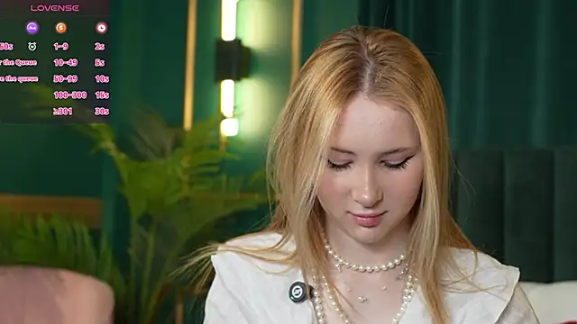 LiraKink online show from April 8, 2026, 4:14 am