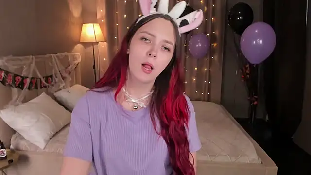 Monica  Queen online show from October 29, 2025, 5:39 am