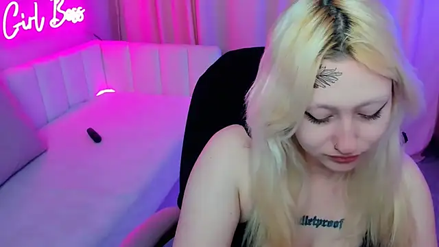 JuliaSharkk online show from September 29, 2025, 1:50 pm