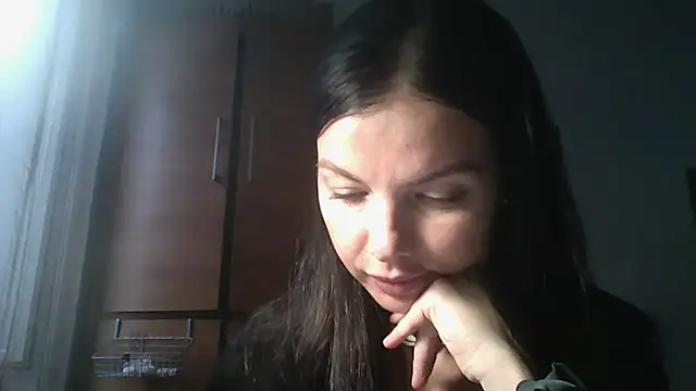 Lorivell online show from November 4, 2025, 3:27 pm