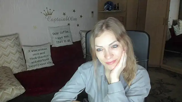 Tiffany Bates online show from October 28, 2025, 3:18 am