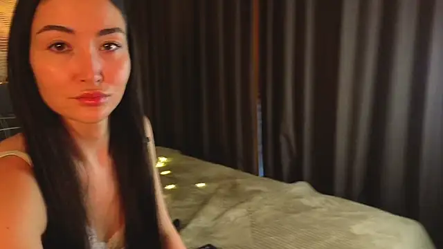 MilaYumi online show from February 19, 2026, 6:43 am