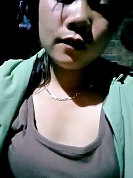 Snapshot of Samyy_xx chatting on February 19, 2026, 6:05 pm Samyy xx online show from February 19, 2026, 6:05 pm