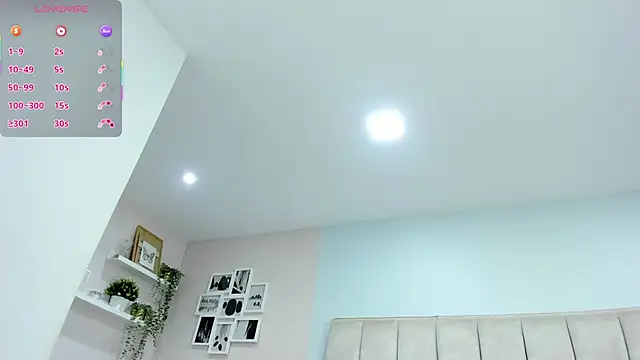 EllaaThorne online show from November 14, 2025, 8:18 am