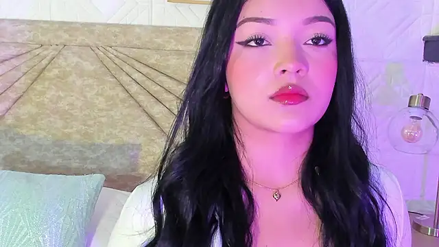 Snapshot of EmmaBlossom chatting on February 4, 2026, 12:33 pm EmmaBlossom online show from February 4, 2026, 12:33 pm