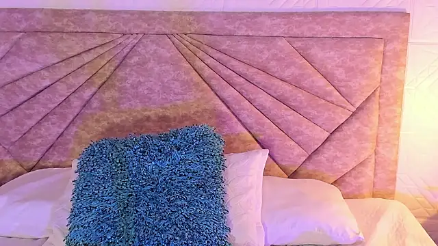 Snapshot of EmmaBlossom chatting on February 20, 2026, 12:51 pm EmmaBlossom online show from February 20, 2026, 12:51 pm