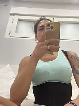 Naomi24herr online show from March 3, 2026, 8:32 am