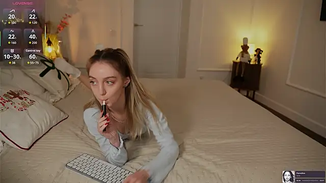 SophieBelll online show from December 14, 2025, 12:00 pm