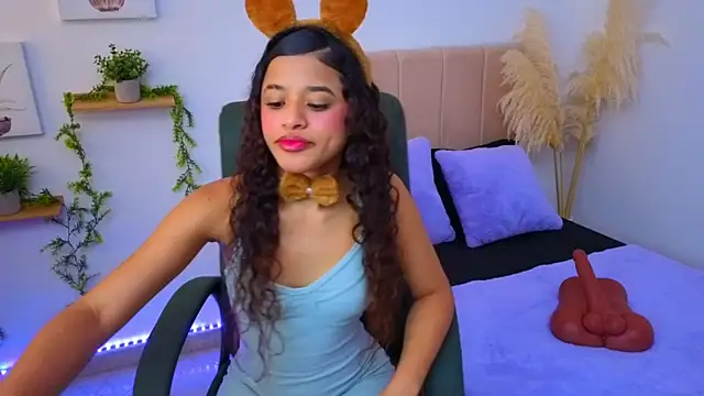 pequitasmedusa9 online show from October 22, 2025, 4:39 pm