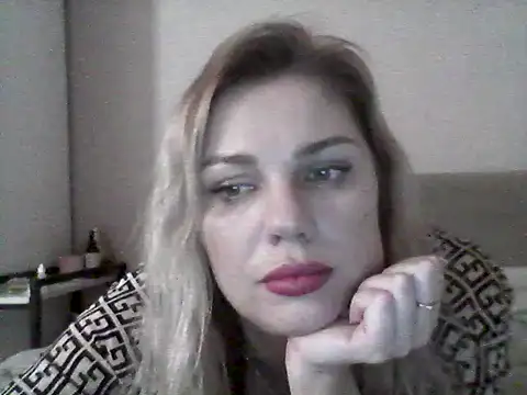 Snapshot of Moniraya chatting on December 1, 2025, 1:01 pm Moniraya online show from December 1, 2025, 1:01 pm