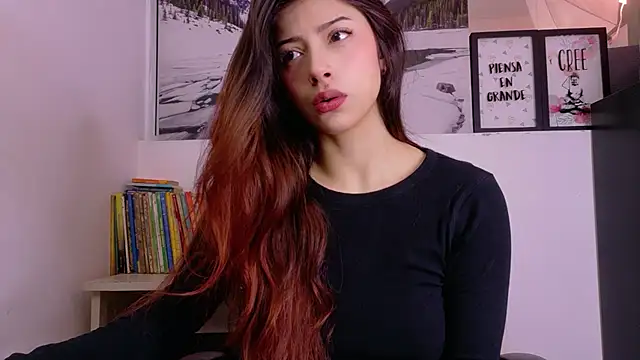 Snapshot of Adrianna5_ chatting on April 26, 2026, 9:39 am Adrianna5 online show from April 26, 2026, 9:39 am