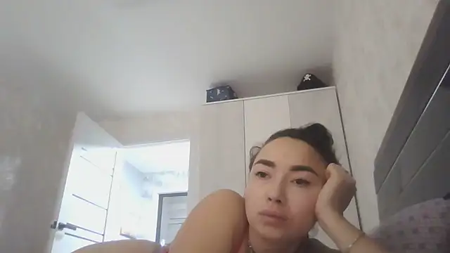 Cynariva online show from November 6, 2025, 5:55 am