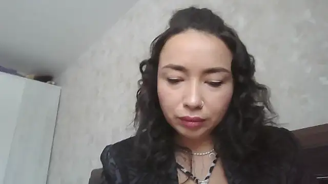 Cynariva online show from November 28, 2025, 2:56 am