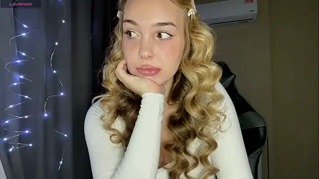 EvaCarter1 online show from September 26, 2025, 9:16 am