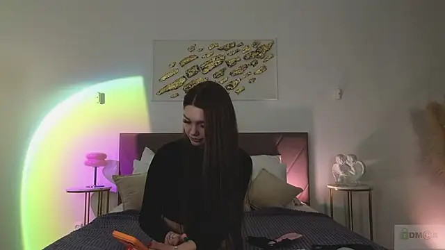 Nicole Broown  online show from February 13, 2026, 9:04 pm