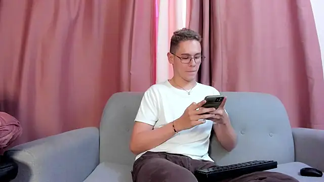 royal fantasy online show from September 25, 2025, 7:20 pm