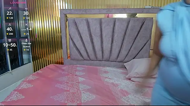 Amyra Rasi online show from December 15, 2025, 7:09 pm