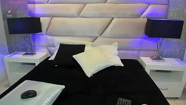 Snapshot of LilianGomez_ chatting on November 4, 2025, 4:05 am LilianGomez online show from November 4, 2025, 4:05 am