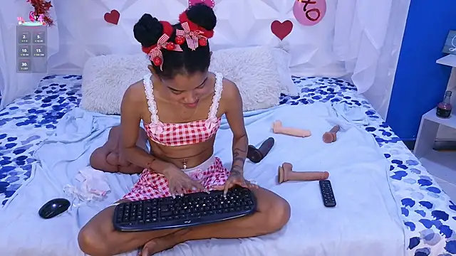 Snapshot of adisson_petite1 chatting on February 22, 2026, 7:48 pm adisson petite1 online show from February 22, 2026, 7:48 pm