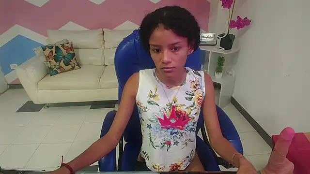 Snapshot of adisson_petite1 chatting on October 3, 2025, 11:50 pm adisson petite1 online show from October 3, 2025, 11:50 pm