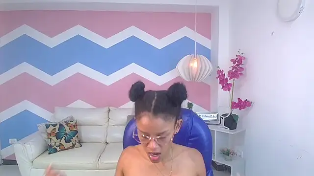 Snapshot of adisson_petite1 chatting on October 6, 2025, 12:28 pm adisson petite1 online show from October 6, 2025, 12:28 pm