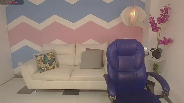 Snapshot of adisson_petite1 chatting on October 1, 2025, 11:19 pm adisson petite1 online show from October 1, 2025, 11:19 pm