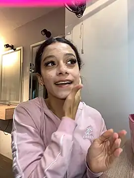 ChloeRosses online show from April 19, 2026, 8:22 pm