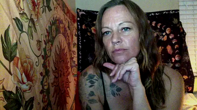 DesertLuxe online show from October 3, 2025, 4:14 am