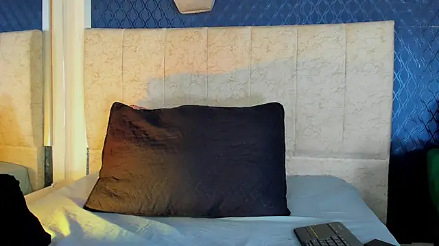 Snapshot of violett__rousee chatting on October 17, 2025, 3:14 pm violett rousee online show from October 17, 2025, 3:14 pm