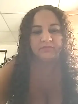 MEYBELLATINA online show from October 2, 2025, 8:01 pm