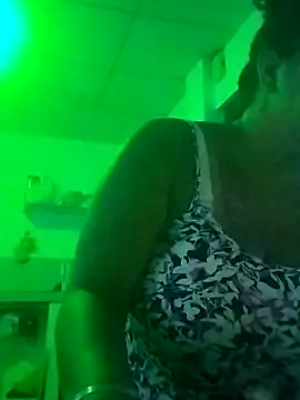 MEYBELLATINA online show from March 4, 2026, 9:00 pm