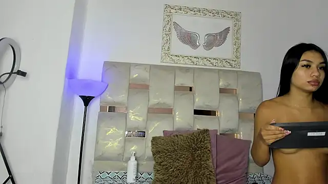 Nyra 18 online show from November 27, 2025, 1:50 am