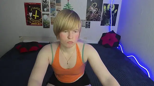 Snapshot of Cattie_w_ chatting on February 20, 2026, 1:13 am Cattie w online show from February 20, 2026, 1:13 am