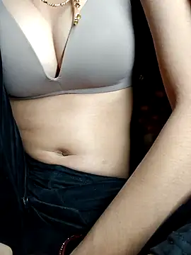 misskomal97 online show from December 2, 2025, 2:01 am