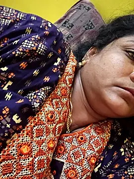 navyasree143 online show from October 20, 2025, 10:43 pm