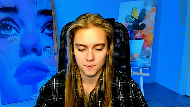 Snapshot of JuneWoods chatting on October 12, 2025, 9:10 am JuneWoods online show from October 12, 2025, 9:10 am