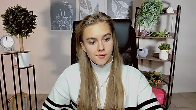 Snapshot of JuneWoods chatting on October 11, 2025, 11:00 am JuneWoods online show from October 11, 2025, 11:00 am