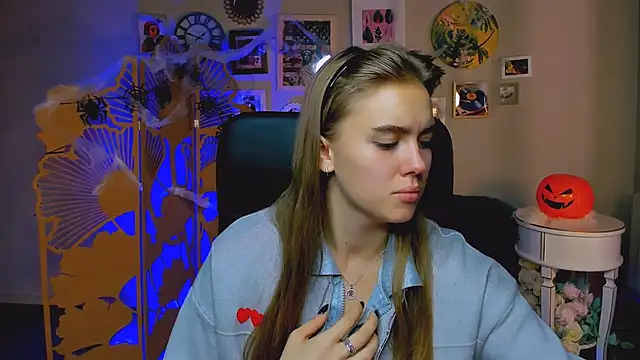 Snapshot of JuneWoods chatting on October 27, 2025, 6:36 am JuneWoods online show from October 27, 2025, 6:36 am