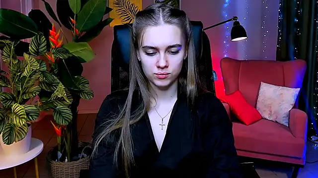 JuneWoods online show from March 28, 2026, 8:26 am