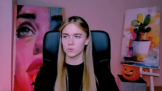 Snapshot of JuneWoods chatting on November 1, 2025, 11:04 am JuneWoods online show from November 1, 2025, 11:04 am