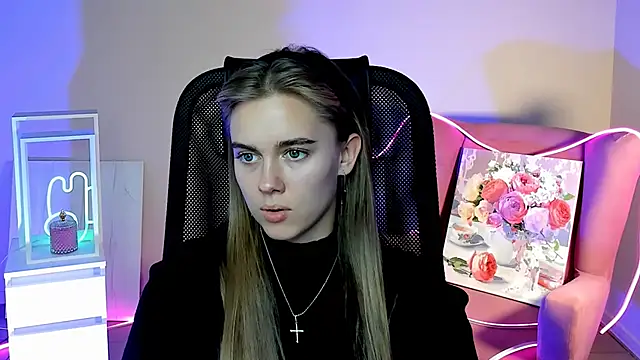 Snapshot of JuneWoods chatting on October 4, 2025, 10:39 am JuneWoods online show from October 4, 2025, 10:39 am