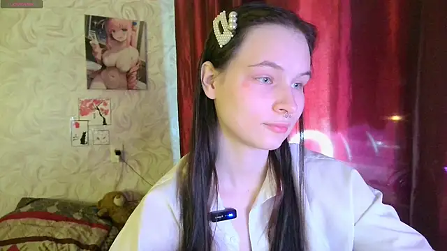 LolaVibe online show from November 11, 2025, 7:41 pm