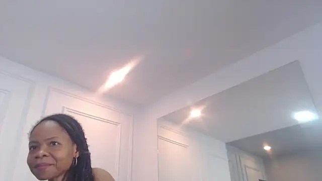 ChantalGarner online show from November 18, 2025, 2:31 pm