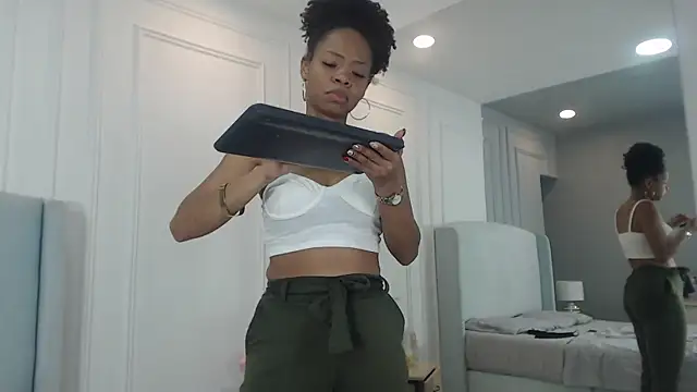 ChantalGarner online show from December 18, 2025, 1:15 pm