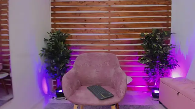 yen lo  online show from February 22, 2026, 1:13 pm