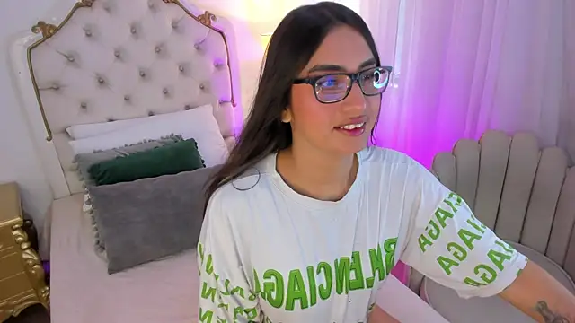 cherrylady 02 online show from February 4, 2026, 12:22 pm